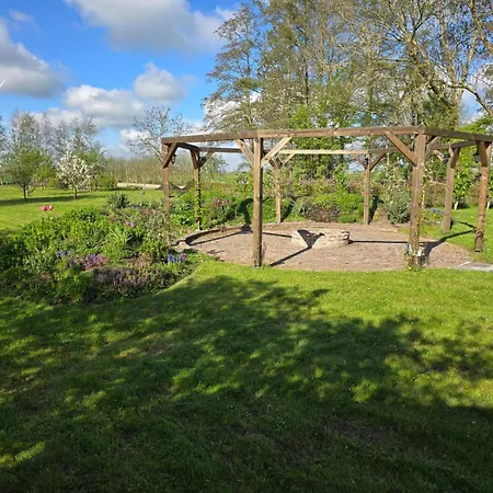 Villa Woonboerderij Met Ruime Tuin