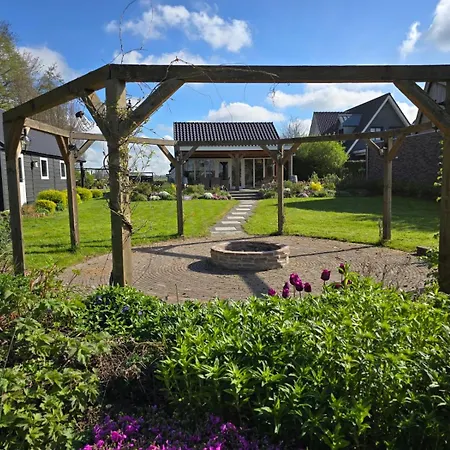 Woonboerderij Met Ruime Tuin * האטם