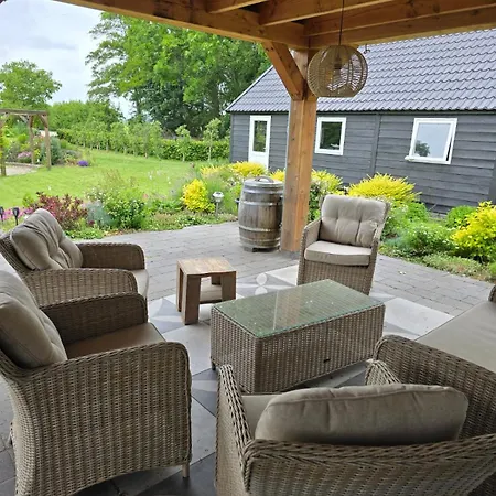 Woonboerderij Met Ruime Tuin Hattem