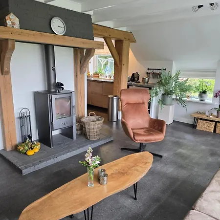 Woonboerderij Met Ruime Tuin וילה