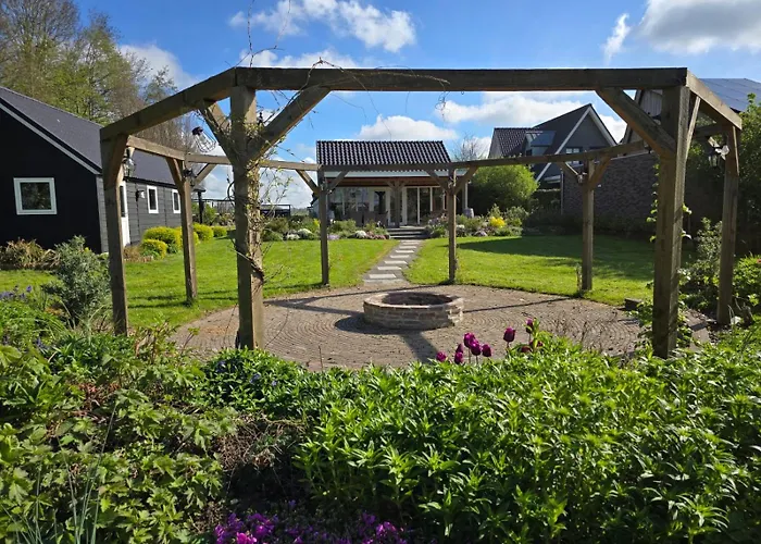 Woonboerderij Met Ruime Tuin * Hattem